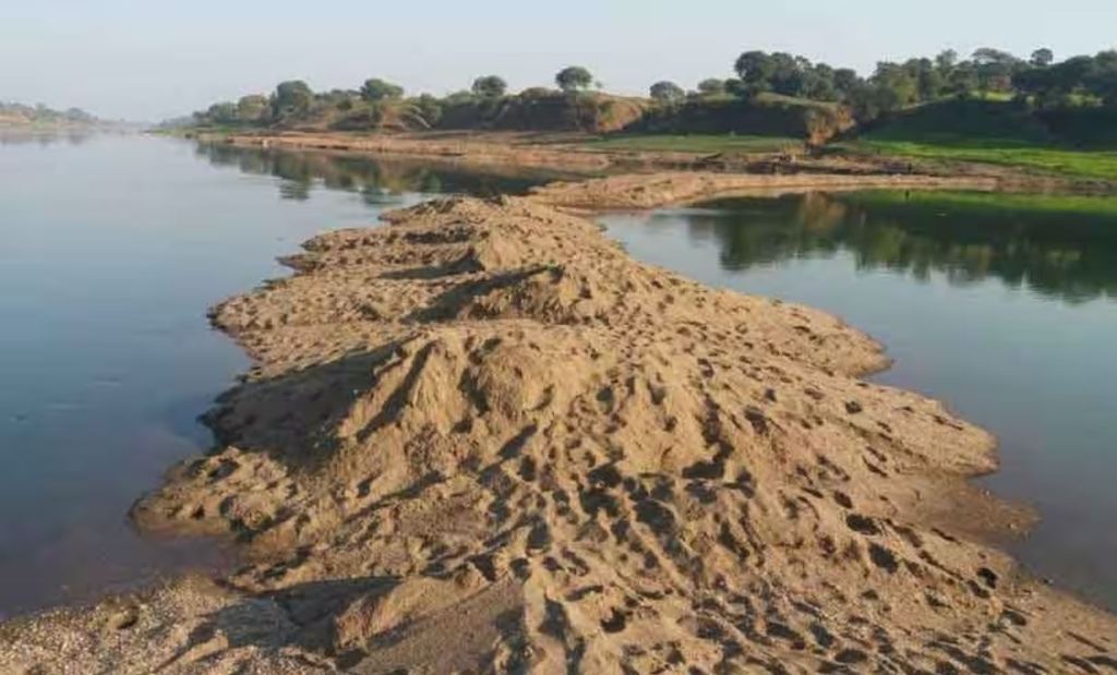 Madhya Pradesh: Areas where sand mineral is available, mines will be declared by July 15.